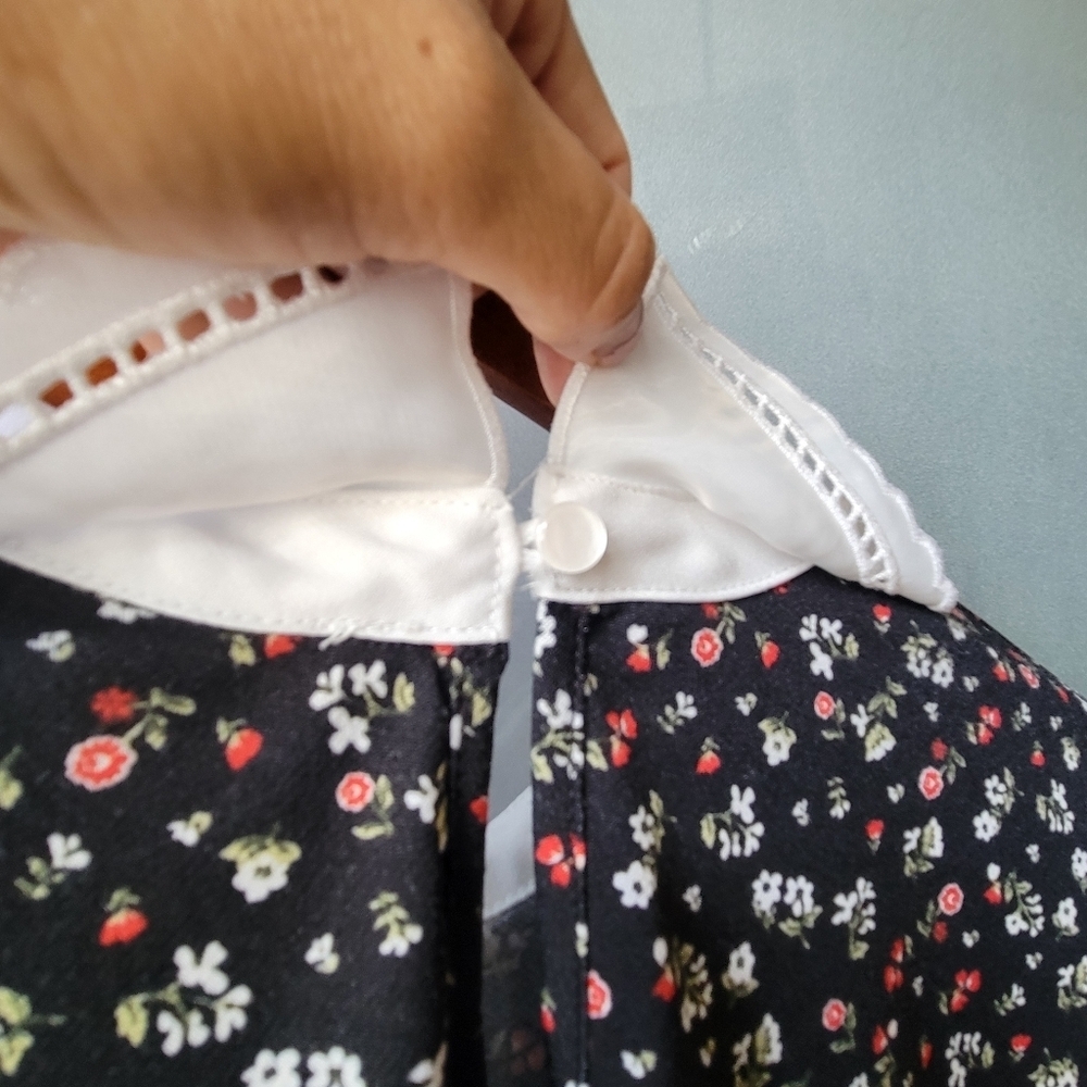 Faith and Joy Retro Style Blouse Size Medium Flare Sleeves Black/Flowers Leaves - Picture 10 of 11